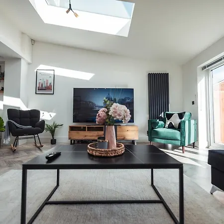 Exquisite 6 Bedroom Luxury * Manchester
