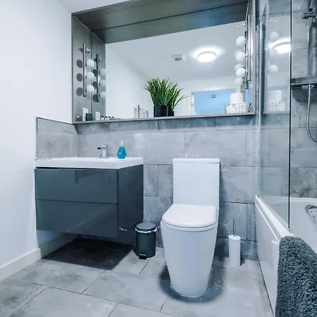 Stylish 2 Bed In Apartment Manchester