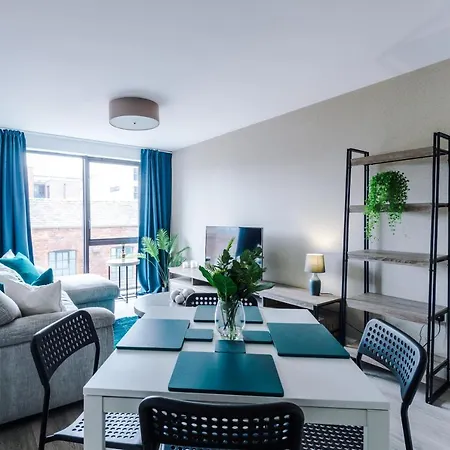 Stylish 2 Bed In *