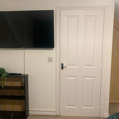 Comfy Double Bedroom In Greater * Manchester