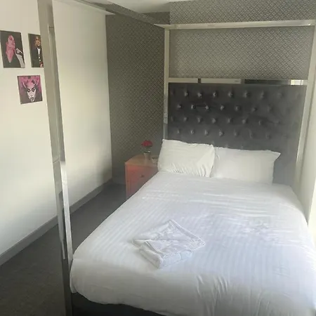 Hotel Rooms 4*