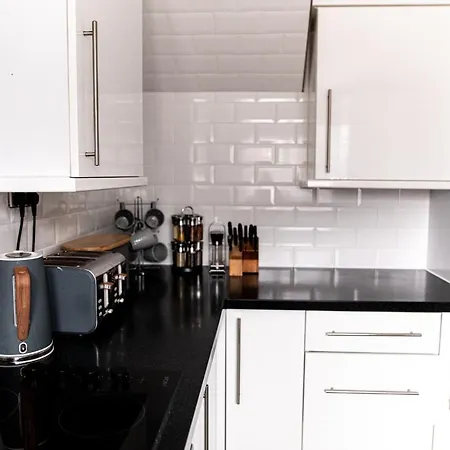 Inviting 3-bed House In Manchester