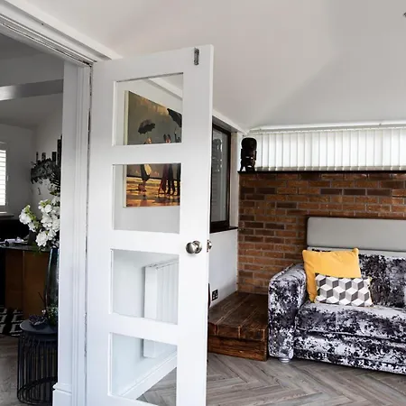 Holiday home Inviting 3-bed House In Manchester