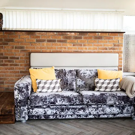 Holiday home Inviting 3-bed House In Manchester