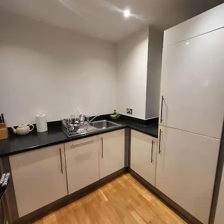 Amazing 1 Bedroom Lägenhet *