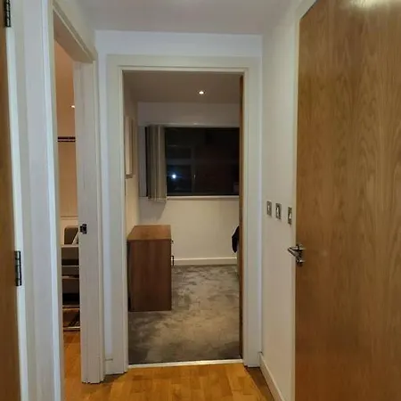 Amazing 1 Bedroom Lägenhet *