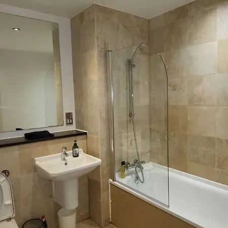 Amazing 1 Bedroom Lägenhet *