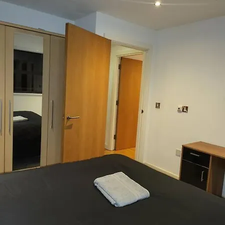 Amazing 1 Bedroom Lägenhet *