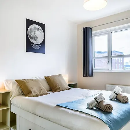 Serviced Northernnightzzz - The Gardens Holiday home *