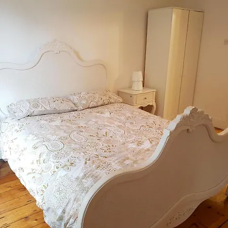 Pass The Keys Delightful 2 Bed Apt In Didsbury Sleeps 4 شقة *