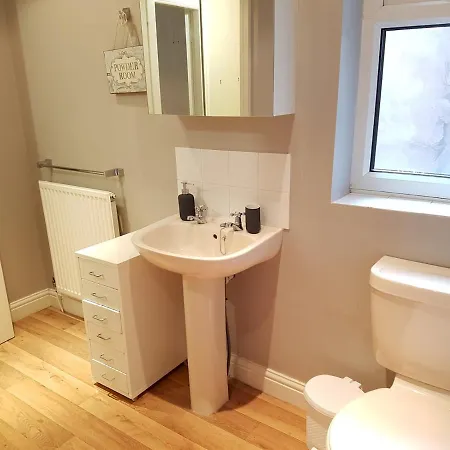 Pass The Keys Delightful 2 Bed Apt In Didsbury Sleeps 4