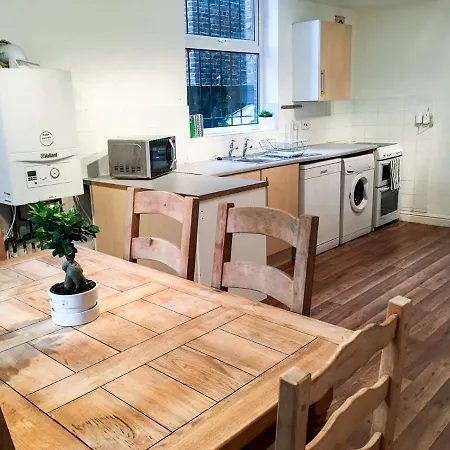 Pass The Keys Delightful 2 Bed Apt In Didsbury Sleeps 4