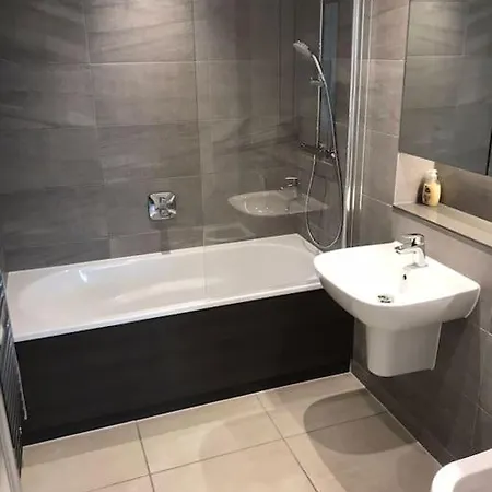 2 Bedroom With Balcony アパート