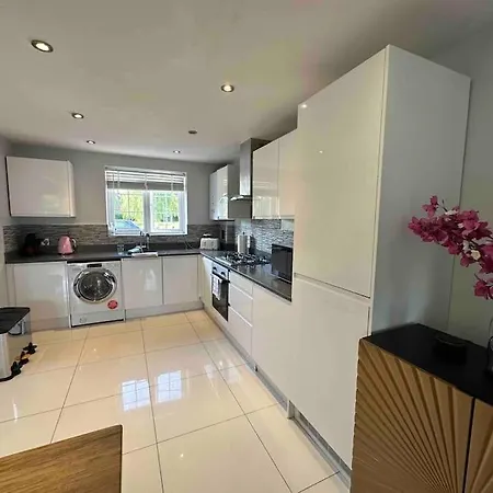 Waterside Mufc & Trafford Centre Townhouse 4 Bedroom Free Parking Apartment *