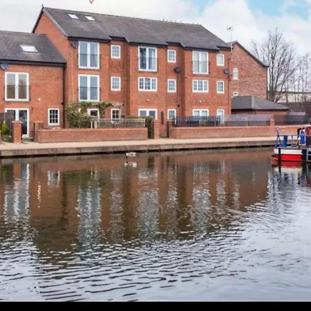 Waterside Mufc & Trafford Centre Townhouse 4 Bedroom Free Parking Apartment Manchester
