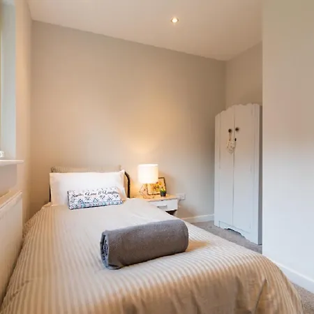 Contractor Sleeps 6 - 11 - Airport
