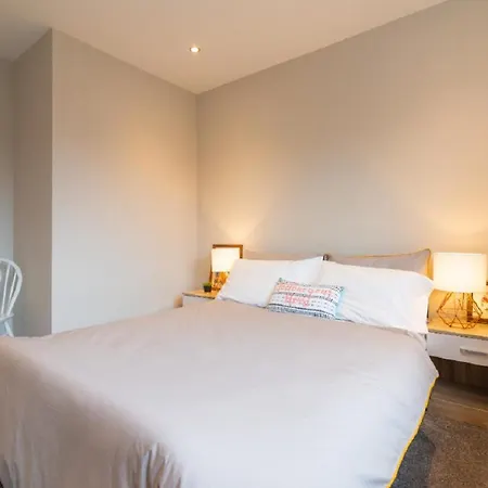 Contractor Sleeps 6 - 11 - Airport Tatil Evi