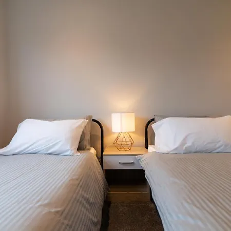 Contractor Sleeps 6 - 11 - Airport *