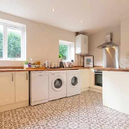 Holiday home Contractor Sleeps 6 - 11 - Airport Manchester