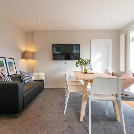 Feriehus Contractor Sleeps 6 - 11 - Airport
