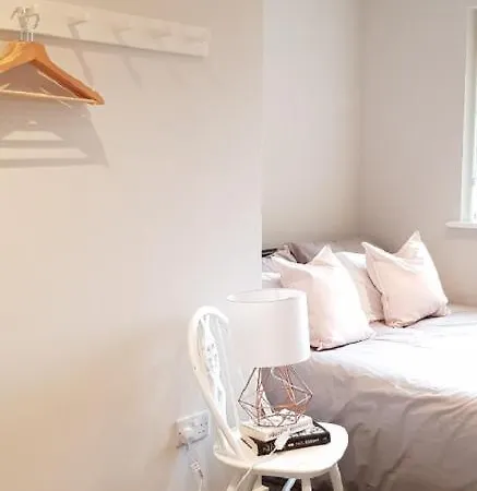 Feriehus Contractor Sleeps 6 - 11 - Airport *