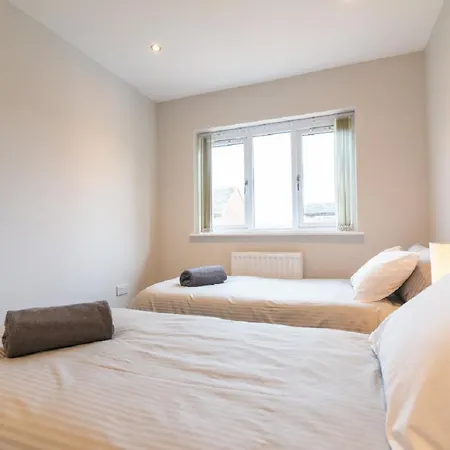 Contractor Sleeps 6 - 11 - Airport *