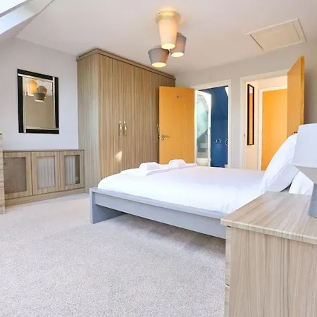 別荘 Luxurious Townhouse In マンチェスター