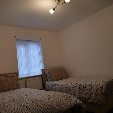 아파트 Spacious 4 Bed House, Sleep 8 Short & Long Stay, Free Parking ,5min Drive From Man Stadium *