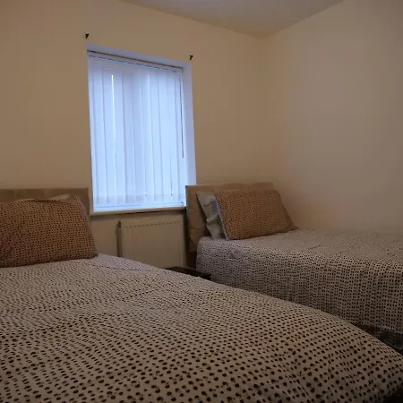 Spacious 4 Bed House, Sleep 8 Short & Long Stay, Free Parking ,5min Drive From Man Stadium 아파트 맨체스터
