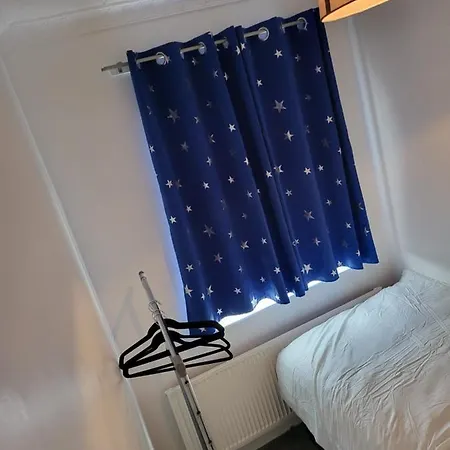 Serene 3br With Free Parking Vakantiehuis