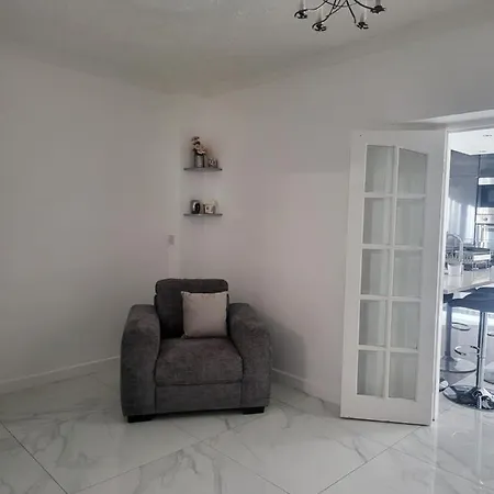 بيت للعطل Serene 3br With Free Parking *