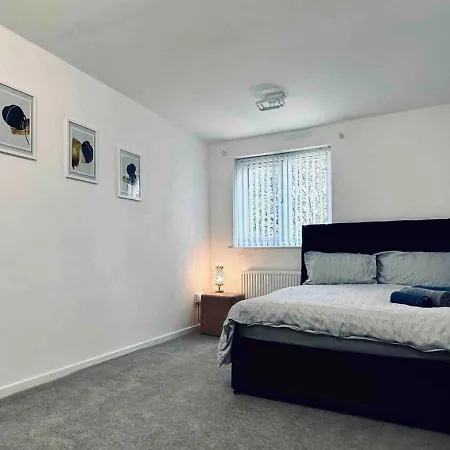 Cozy Off Famous Wilmslow Road Apartament
