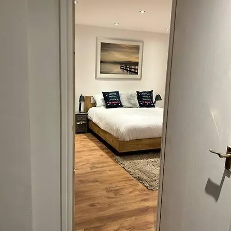 Spacious 1-bed In Stretford Hotel Manchester