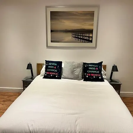 Spacious 1-bed In Stretford * Manchester