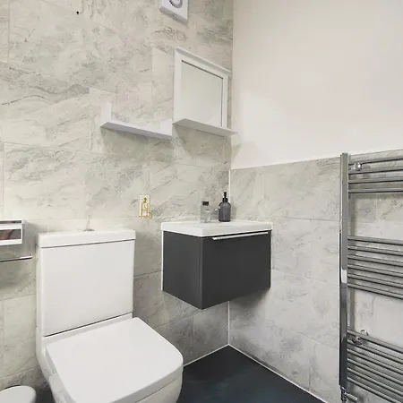 Regent House - With Free Parking 10 Minutes To Centre & Coop Live Arena