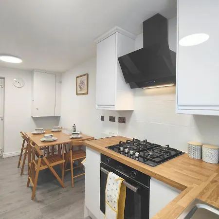 Regent House - With Free Parking 10 Minutes To Centre & Coop Live Arena Manchester