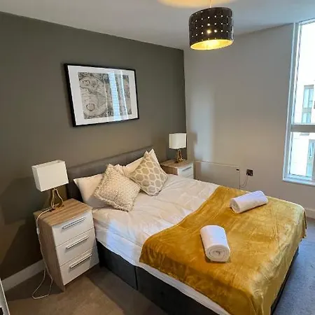 Stunning Centre Apartment! Ideal For Small Groups *