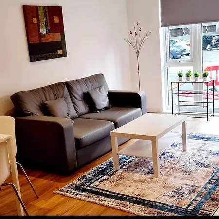 2 Bed Manchaster With Private Entrance Апартаменты Манчестер