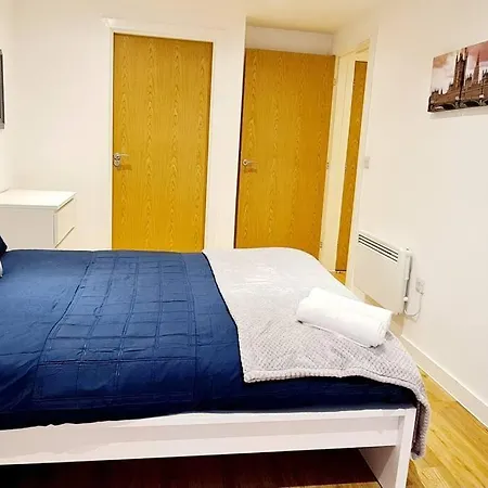 Апартаменты 2 Bed Manchaster With Private Entrance Манчестер
