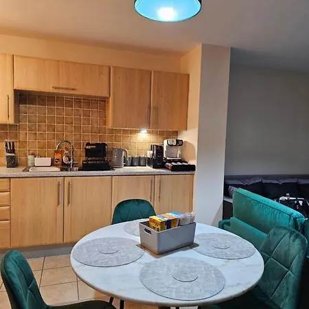 Waterfront, Ethihad Stadium Apartment *