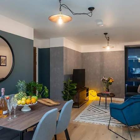 Kula - Centre * Manchester