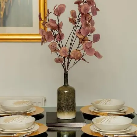Charming 2-bedroom In * 맨체스터
