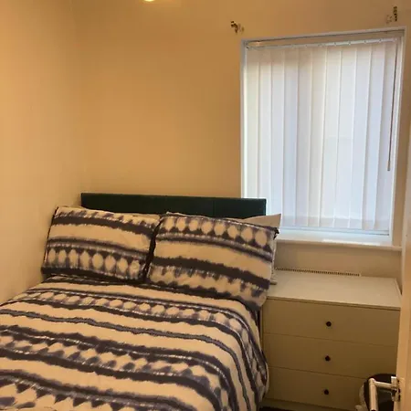 Apartment Spacious 4 Bed House, Sleep 8 Short & Long Stay, Free Parking ,5min Drive From Man Stadium