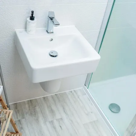 Beautifully Fab 3 Bedroom 4 Beds New 8 Guests Stretford Trafford 曼彻斯特