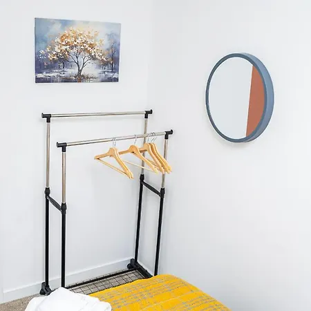 Beautifully Fab 3 Bedroom 4 Beds New 8 Guests Stretford Trafford 度假居 曼彻斯特