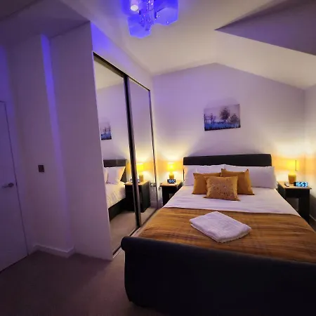 Beautifully Fab 3 Bedroom 4 Beds New 8 Guests Stretford Trafford