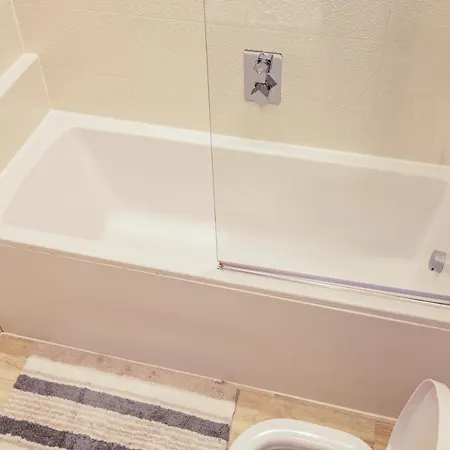 بيت للعطل Beautifully Fab 3 Bedroom 4 Beds New 8 Guests Stretford Trafford *