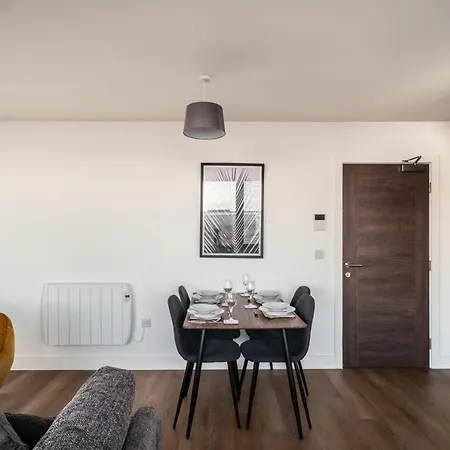 Modern & Bright 2 Bed By Old Trafford Апартаменты