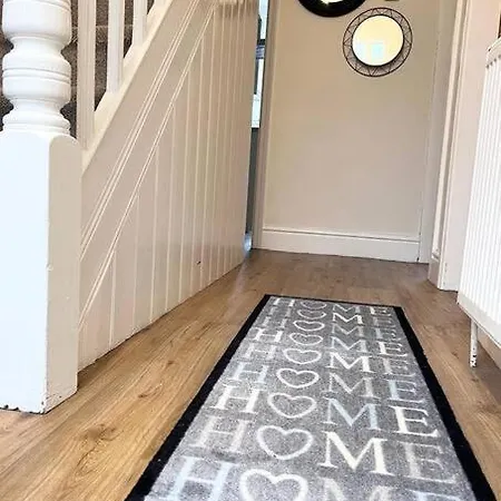 Ferienhaus Awesome 4 Bed House In Manchester