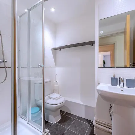 Apartment 2bed Homely Hideout In City Centre